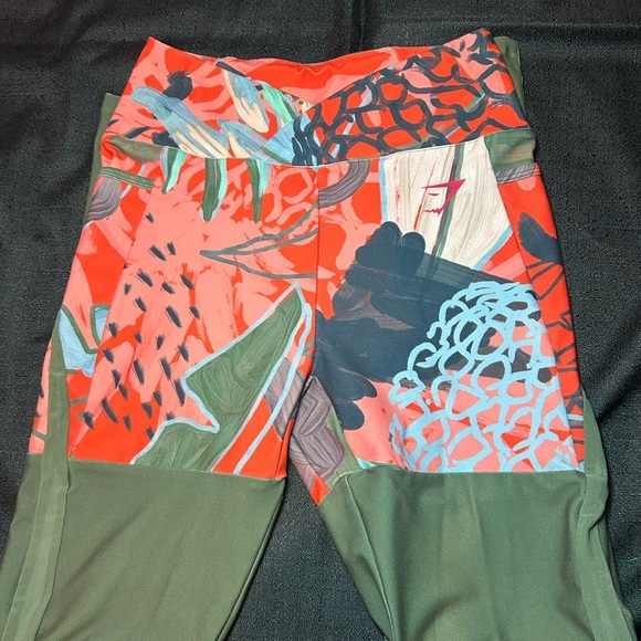 Limited Edition Nikki Blackketter Gymshark Olive Pineapple Leggings - Picture 4 of 7